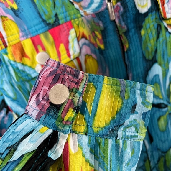 Colorful Floral Women's Jacket - long sleeved, lined, zipper closure EUC M - Picture 3 of 9